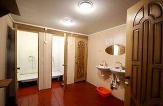 Гостевой дом Мини-отель «Затерянный Рай» Архипо-Осиповка Трехместный номер эконом-класса с общей ванной комнатой-4